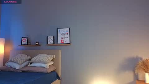 Lola online show from November 7, 8:53 am