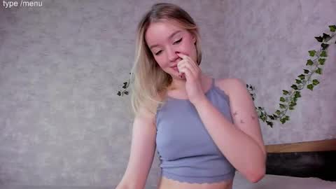 Mia online show from October 29, 4:50 am