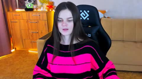 Lora Cain online show from December 9, 3:44 pm