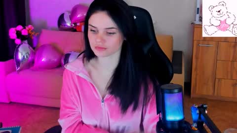 Lora Cain online show from February 22, 1:55 pm