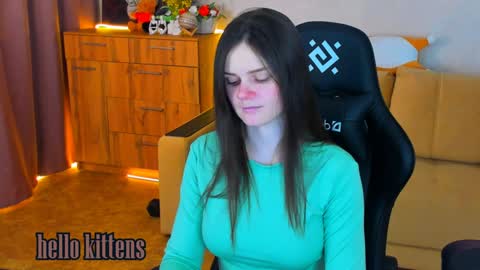 Lora Cain online show from December 19, 3:08 pm