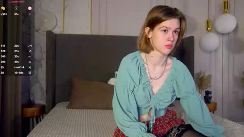 Lora online show from November 17, 4:40 pm