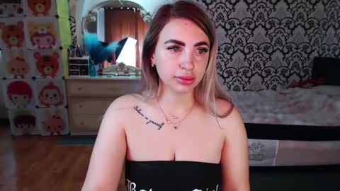Queen LoraSinClare online show from May 25, 7:07 am