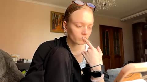 loretarobey online show from July 28, 10:02 am