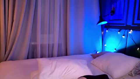 Lori online show from July 22, 6:42 pm