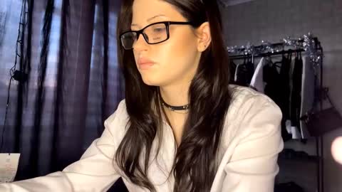 Elfie online show from March 18, 4:45 pm