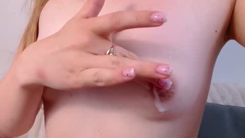 love bella  online show from June 15, 2:34 am