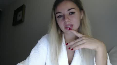 Snapshot of love_dom_meg chatting on October 7, 5:06 pm Megane online show from October 7, 5:06 pm