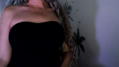 LoVe On  online show from August 1, 10:56 pm