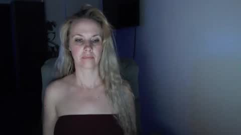 LoVe On  online show from February 3, 8:19 am