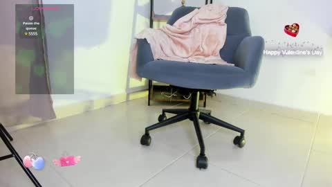 Snapshot of lovecurls_ chatting on February 19, 2:33 am Luna online show from February 19, 2:33 am