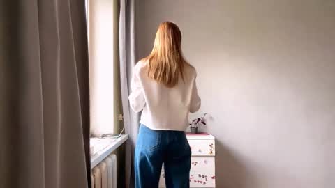 Ella online show from November 18, 6:47 am