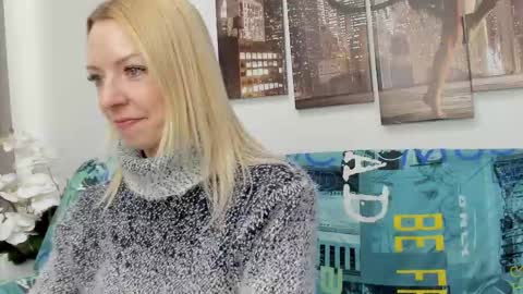 lovely__audrey online show from February 24, 8:35 am