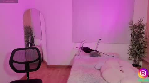 Emma online show from April 29, 1:03 pm