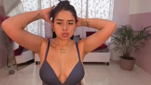 Kaitlyn online show from March 18, 7:41 pm