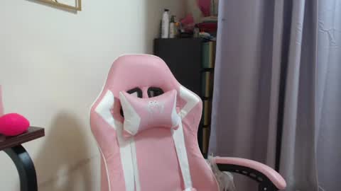 LOVE online show from December 2, 11:45 am