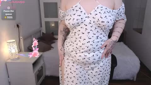 Snapshot of lovely_leilla chatting on December 12, 1:49 pm lovely_leilla online show from December 12, 1:49 pm