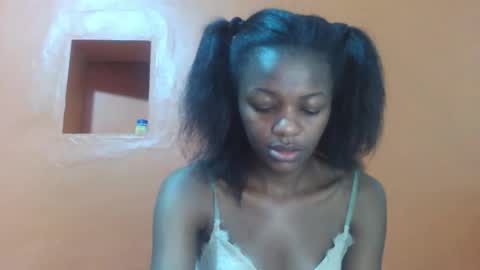 Snapshot of lovely_yvonne chatting on October 19, 7:27 pm Lovely yvonne online show from October 19, 7:27 pm