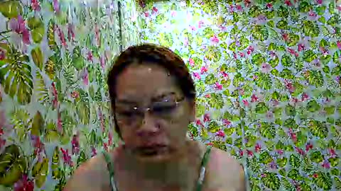 lovelyasiancutie online show from May 11, 9:01 pm