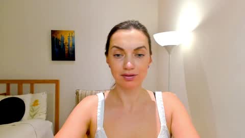 Snapshot of lovelyeemia chatting on December 21, 1:32 pm Mia online show from December 21, 1:32 pm