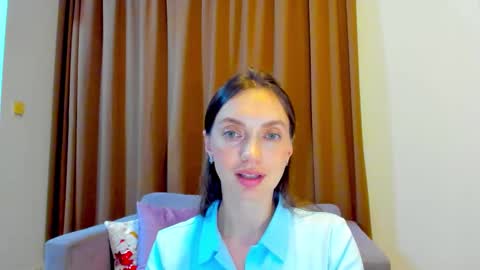 Snapshot of lovelyeemia chatting on October 8, 11:47 am Mia online show from October 8, 11:47 am