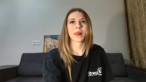 Snapshot of lovelykatea chatting on February 14, 12:57 pm Kate only online show from February 14, 12:57 pm