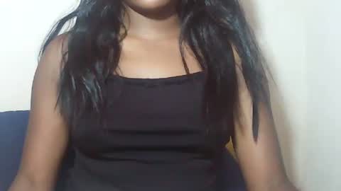 lovelylarra online show from February 7, 11:25 am