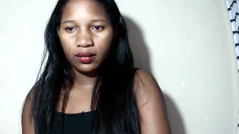 lovelylarra online show from June 22, 7:22 pm