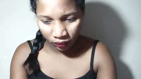 lovelylarra online show from May 8, 7:00 am
