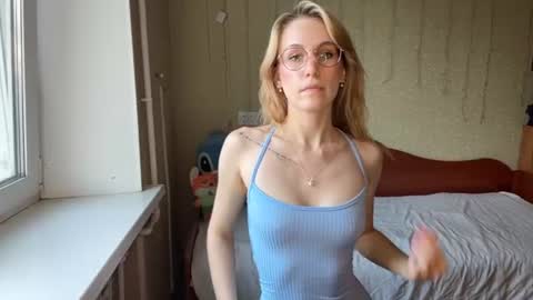 Mia online show from July 21, 3:13 pm