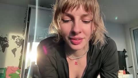 lovesstation online show from February 21, 1:56 pm