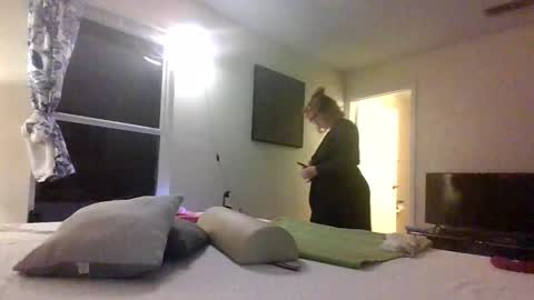 StacyMaeWish online show from April 4, 1:26 am