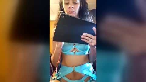 lowkey_latina online show from June 17, 2:07 pm