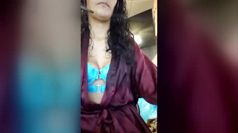 lowkey_latina online show from June 15, 1:44 pm