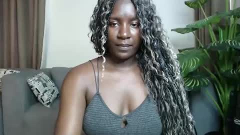 Snapshot of loyalcutie chatting on December 20, 7:01 am loyalcutie online show from December 20, 7:01 am