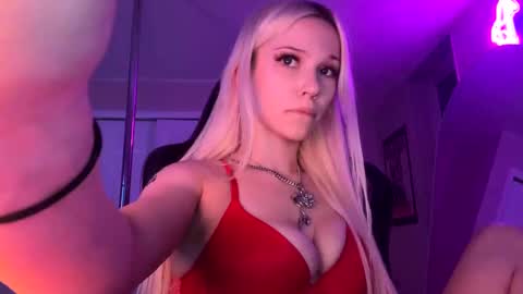 Snapshot of lsdprincess chatting on December 12, 5:10 am Princess  online show from December 12, 5:10 am