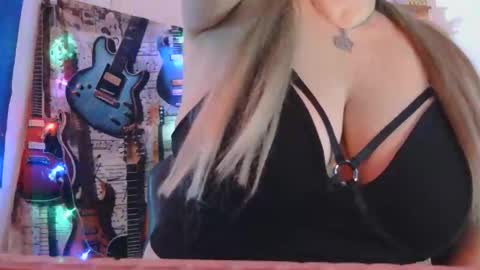 luanna837 online show from May 24, 4:06 pm
