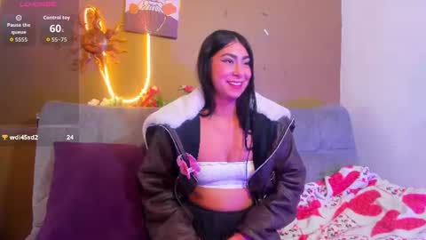 LUCY CORREA online show from July 30, 7:09 am