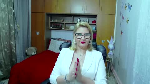 Snapshot of lucillefenlys chatting on February 11, 7:38 pm Lucille Fenly online show from February 11, 7:38 pm