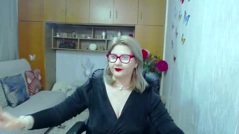 Snapshot of lucillefenlys chatting on October 20, 9:18 pm Lucille Fenly online show from October 20, 9:18 pm