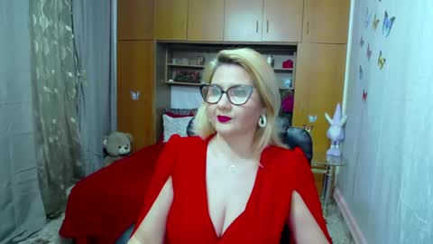 Snapshot of lucillefenlys chatting on January 25, 5:18 am Lucille Fenly online show from January 25, 5:18 am