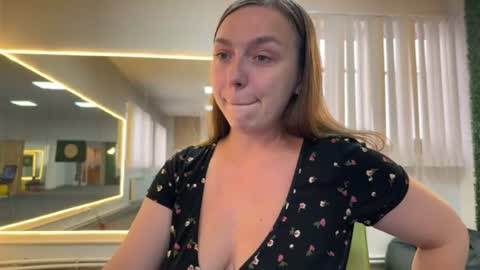 lucky_foryou_baby online show from July 20, 11:01 am