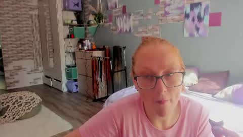 lucky_licky20 online show from June 29, 3:13 am