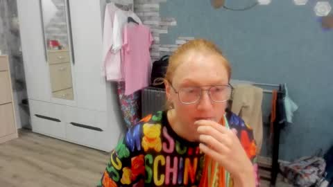 lucky_licky20 online show from October 6, 4:29 am