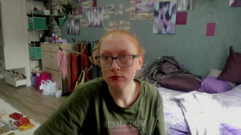 lucky_licky20 online show from May 9, 3:19 am