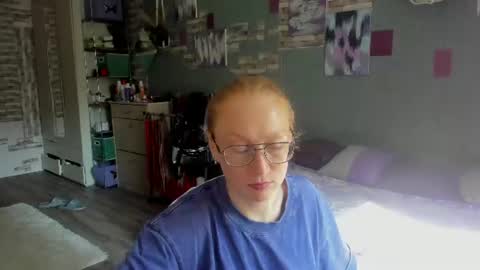 lucky_licky20 online show from June 25, 3:28 am