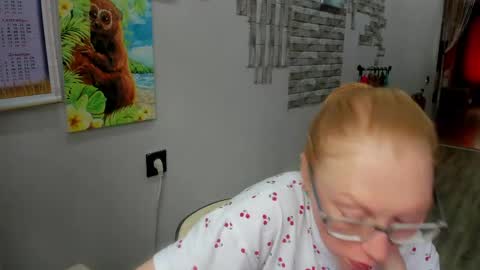 lucky_licky20 online show from April 14, 2:22 am