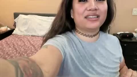 luckylee1992 online show from June 6, 2:40 am
