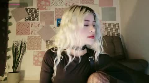 luckysapphire777 online show from May 1, 12:19 pm