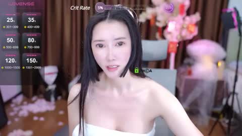 Snapshot of lucy__bb chatting on February 15, 12:33 pm Lucy online show from February 15, 12:33 pm